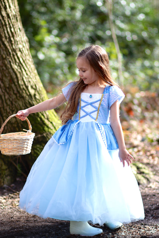 The fairytale Wardrobe - The Ella with a Girl holding a basket 